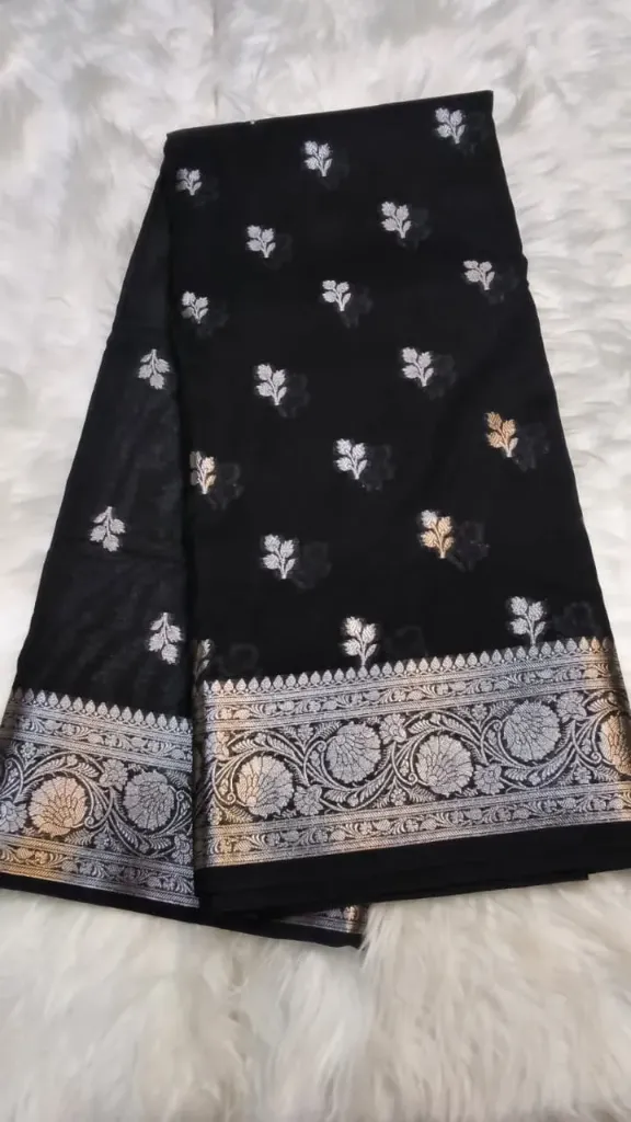 Varanasi Stock-Flower With Leaf Pattern (Black)