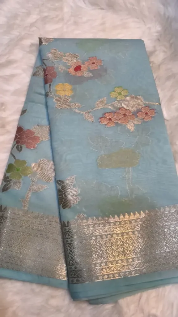 Varanasi Big Flower er Pattern - Sky Blue